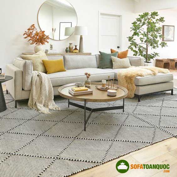 Trang trí sofa phòng khách: Với những bộ trang trí sofa đầy màu sắc và đa dạng, bạn có thể biến phòng khách của mình thành một không gian sống động và đặc biệt hơn bao giờ hết. Với nhiều lựa chọn sáng tạo, bạn có thể tùy chỉnh để tạo ra phong cách và cá tính riêng cho căn nhà của bạn.