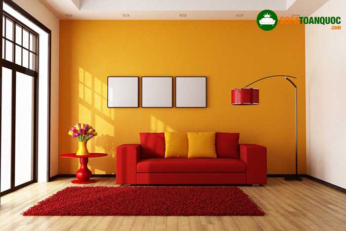 tường màu vàng chọn sofa màu đỏ mệnh hỏa