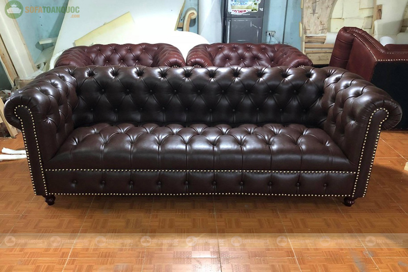 Mẫu ghế sofa băng dài cổ điển 2m2 bọc da màu nâu đậm mã 177